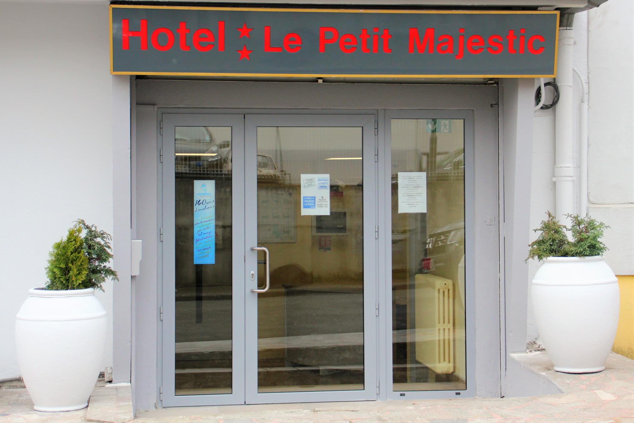Hotel Le Petit Majestic Lourdes Zewnętrze zdjęcie